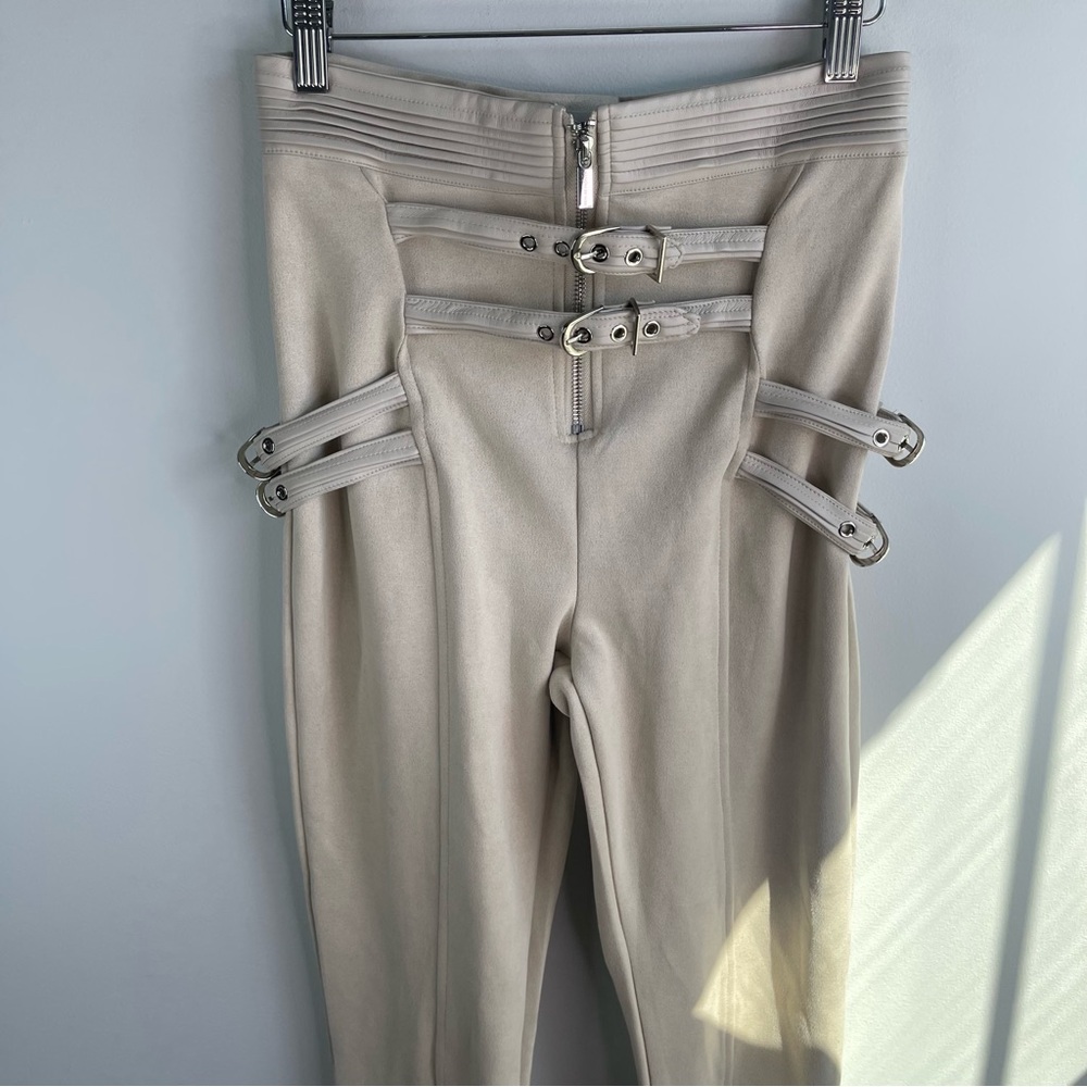 Maniere De Voir Edgy Cream Faux Suede And Leather leggings With Belts Size 6 - Picture 4 of 9